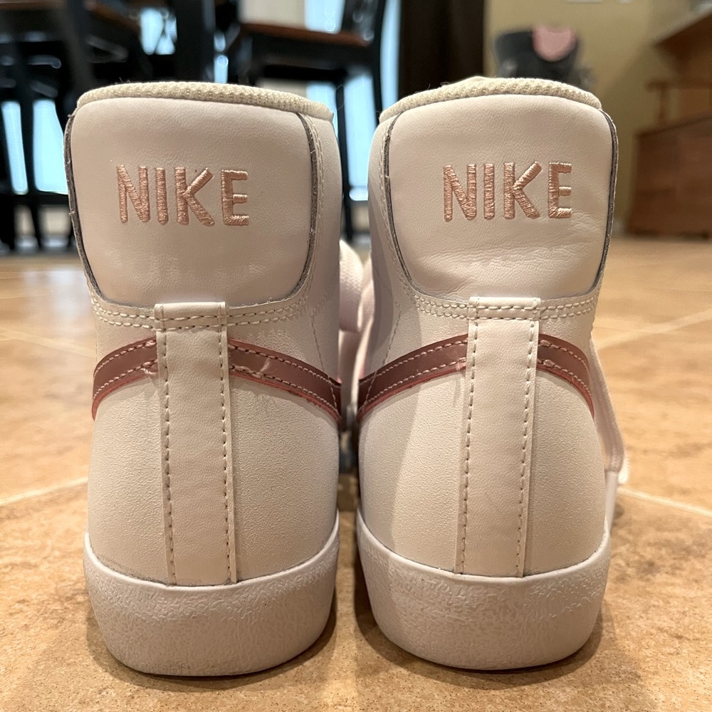Nike 77 Blazer with rose /shiny pink swoosh
